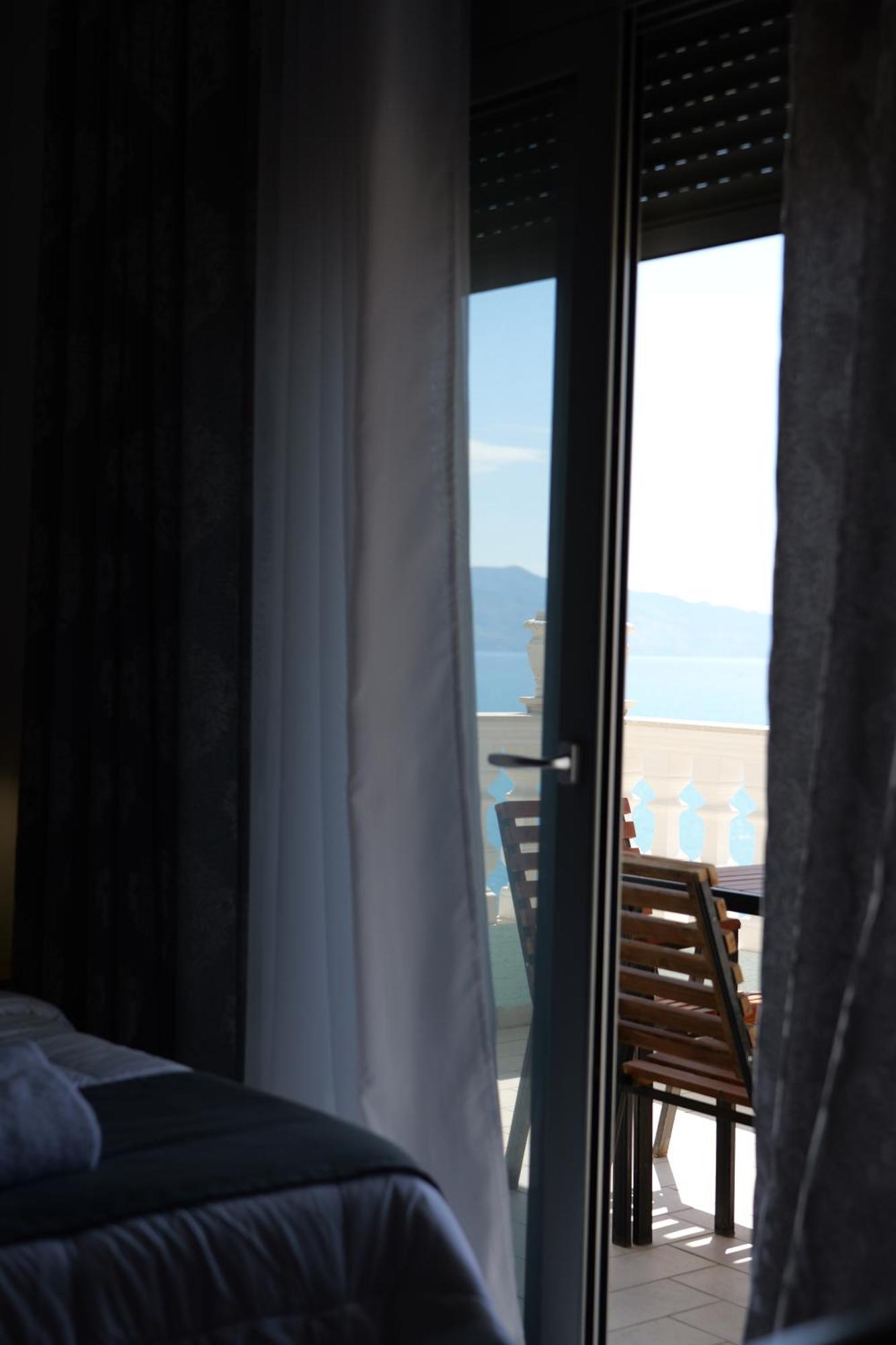 Hotel Abedini Sarandë Exterior foto
