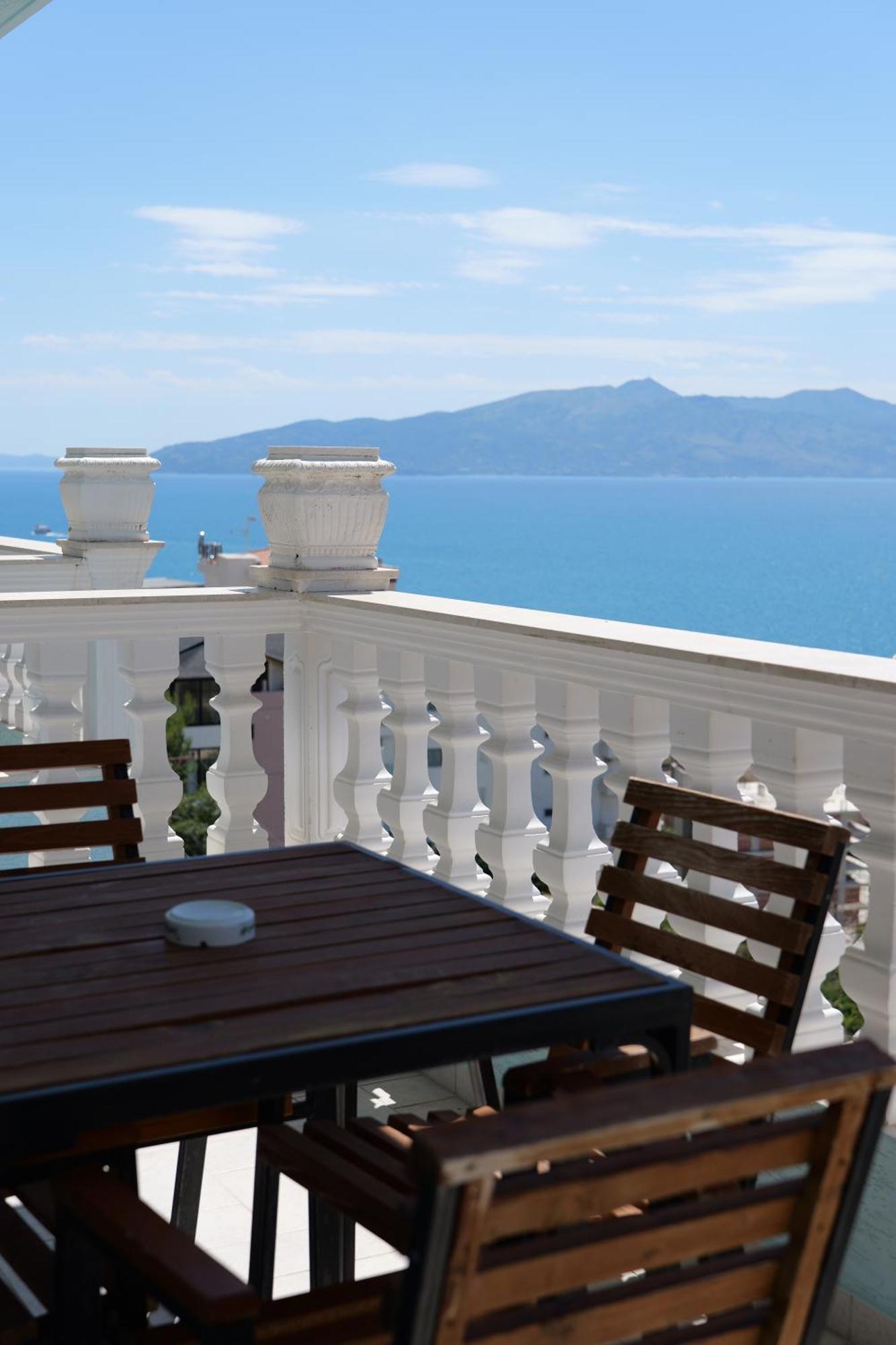 Hotel Abedini Sarandë Exterior foto